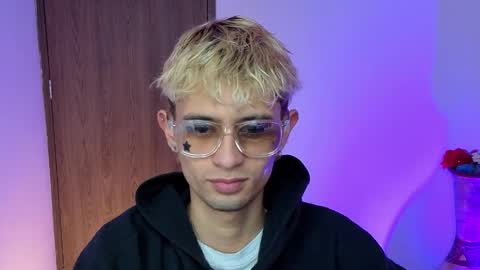 mattias     online show from April 7, 3:08 am