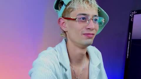 mattias     online show from December 23, 4:40 am