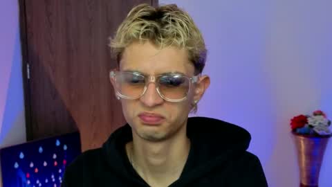 mattias     online show from March 31, 6:25 am