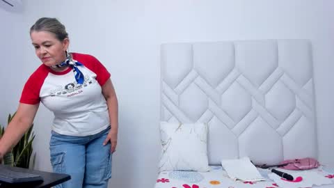 ISABEL online show from November 18, 8:45 pm