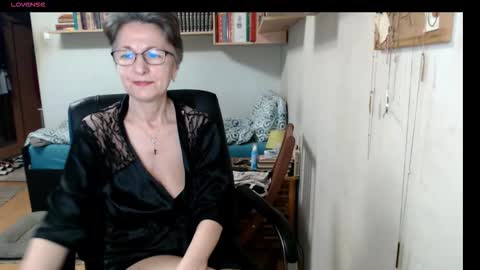 maturekate online show from September 13, 7:55 am