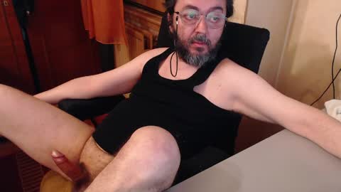 Max online show from May 5, 6:57 pm
