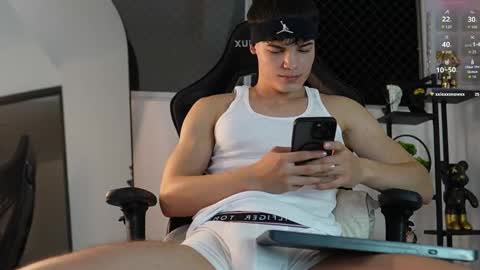 Snapshot of max_cortes1_ chatting on September 15, 12:01 am 60 OFF ON MY OF ONLY FOR TODAY online show from September 15, 12:01 am