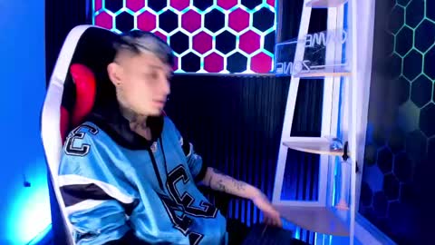 Max online show from April 12, 3:10 am