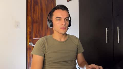 Max Lancaster online show from December 4, 11:52 pm