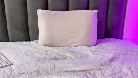 Max  online show from November 10, 7:16 pm