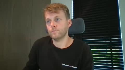 Snapshot of max_straight_1 chatting on October 13, 8:38 am Max take off clothes online show from October 13, 8:38 am