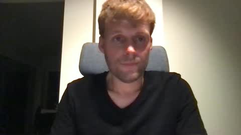 Snapshot of max_straight_1 chatting on October 23, 8:10 pm Max take off clothes online show from October 23, 8:10 pm