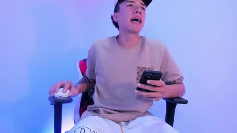 Max online show from November 22, 12:53 am