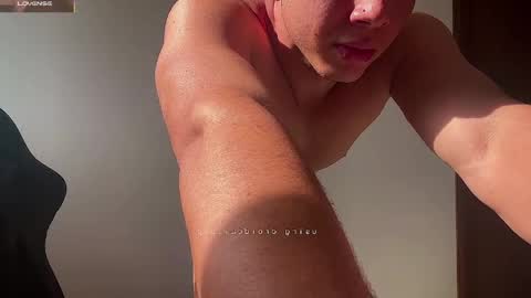max_valiant1 online show from May 23, 1:40 pm