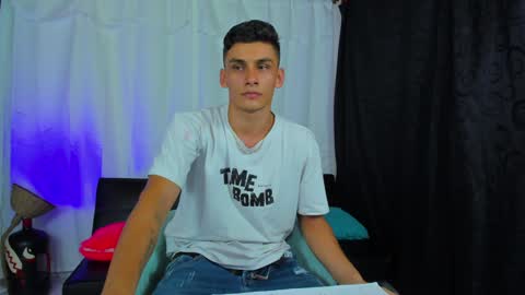Snapshot of max_wild01 chatting on February 6, 7:24 am MAX online show from February 6, 7:24 am