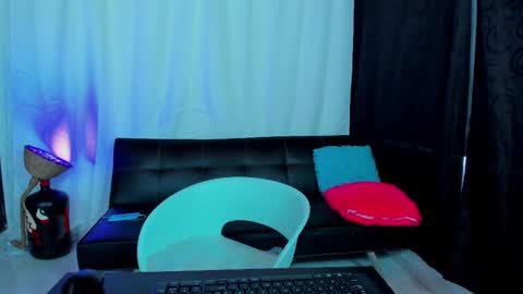 Snapshot of max_wild01 chatting on February 23, 6:45 pm MAX online show from February 23, 6:45 pm