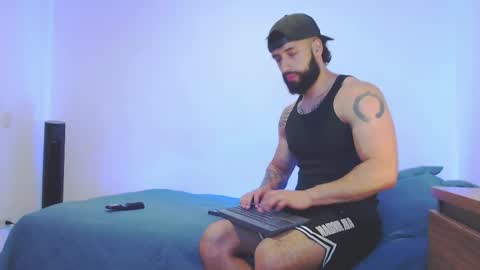 max_xl_ online show from March 7, 3:23 pm