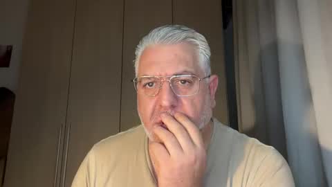 maxbillo online show from April 20, 10:35 pm