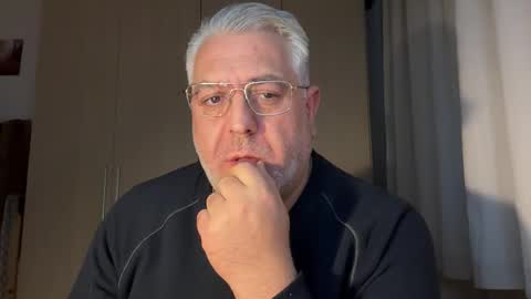 maxbillo online show from March 28, 11:28 pm