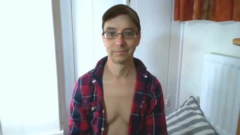 Snapshot of maxdavies chatting on October 21, 10:09 am Max Davies online show from October 21, 10:09 am