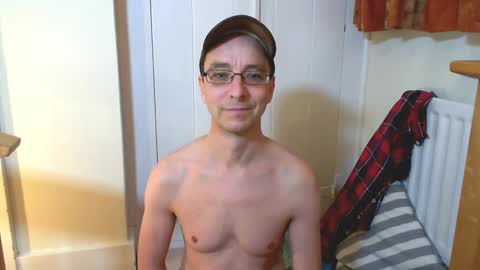 Snapshot of maxdavies chatting on December 3, 1:27 pm Max Davies online show from December 3, 1:27 pm
