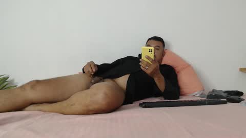 Snapshot of maxhunter2 chatting on September 18, 3:43 am Max Hunter online show from September 18, 3:43 am