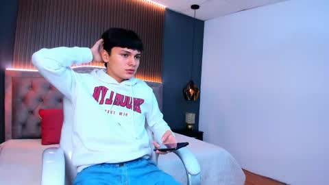 Snapshot of maxii18_ chatting on October 13, 1:02 pm -- -- online show from October 13, 1:02 pm