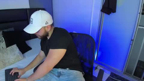 Snapshot of maxiimo_wolf chatting on February 21, 2:50 am Maximo Wolf online show from February 21, 2:50 am