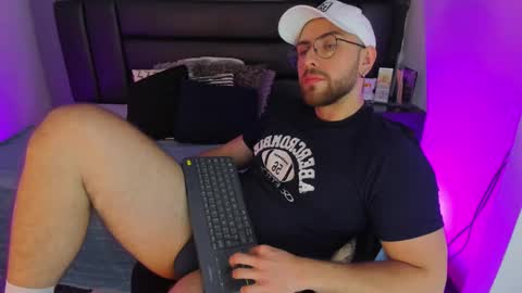 Snapshot of maxiimo_wolf chatting on March 5, 3:08 am Maximo Wolf online show from March 5, 3:08 am