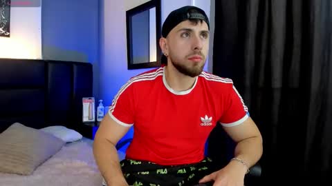 Snapshot of maxiimo_wolf chatting on September 19, 9:51 pm Maximo Wolf online show from September 19, 9:51 pm