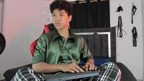 Maximiliano online show from November 27, 8:16 pm