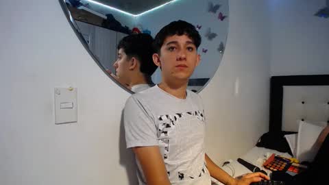 -- maximo and isa -- online show from November 8, 9:45 am