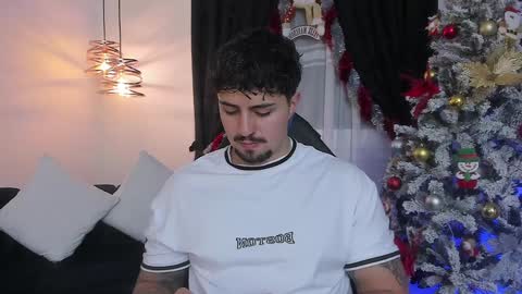 Snapshot of maximo_rodriguez chatting on December 14, 3:28 am Maximo online show from December 14, 3:28 am
