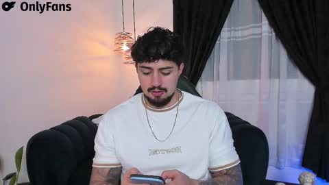 Snapshot of maximo_rodriguez chatting on February 25, 5:08 am Maximo online show from February 25, 5:08 am