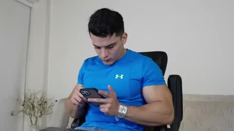 Snapshot of maximohoot chatting on March 5, 11:05 pm Sebastian online show from March 5, 11:05 pm
