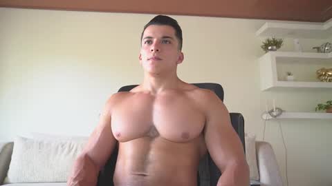 Snapshot of maximohoot chatting on September 17, 8:12 pm Sebastian online show from September 17, 8:12 pm
