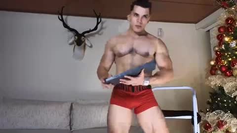 Snapshot of maximohoot chatting on January 4, 11:17 pm Sebastian online show from January 4, 11:17 pm