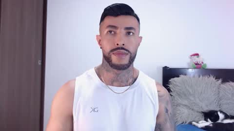 Independent Model online show from December 3, 4:46 am