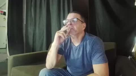 Snapshot of maximus_oreally chatting on February 25, 5:52 am Max online show from February 25, 5:52 am