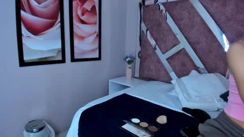 Maxi Rogers online show from November 30, 12:12 pm