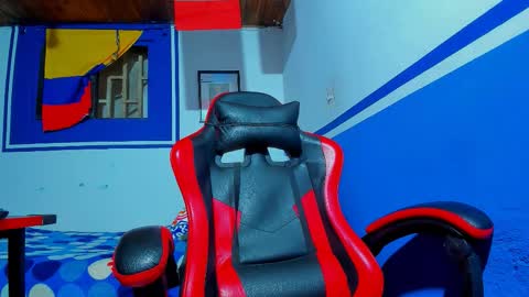 MAX online show from February 22, 7:49 pm