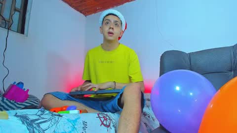 MAX online show from December 24, 10:39 pm