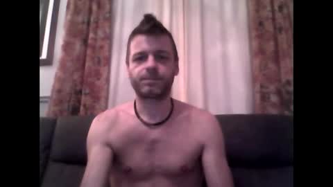 Snapshot of maxthewolf chatting on October 19, 10:42 am MaxTheWolf online show from October 19, 10:42 am