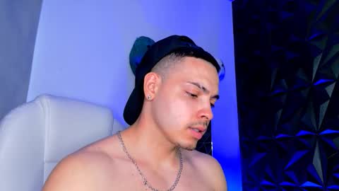 MAX online show from December 18, 10:05 pm