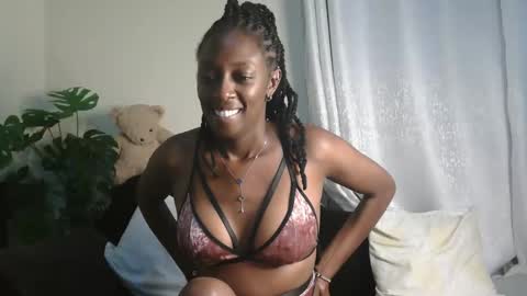 Snapshot of maxxinepetite chatting on September 28, 8:29 pm maxxinepetite online show from September 28, 8:29 pm