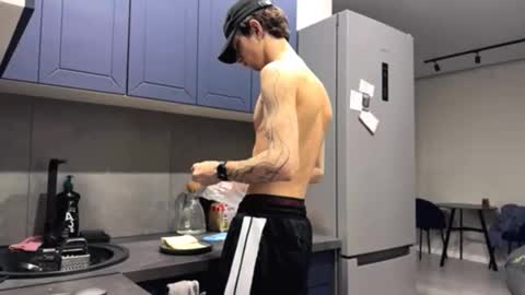 Max online show from September 26, 1:46 am