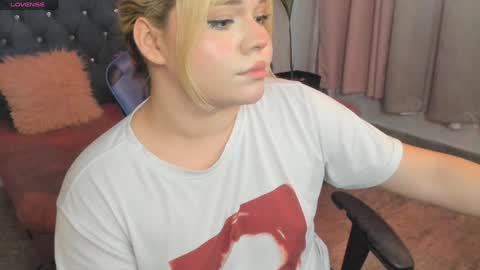 Snapshot of maxxxine_ chatting on February 1, 12:04 pm Maxine Minx online show from February 1, 12:04 pm