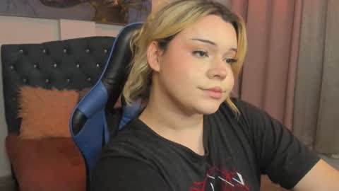 Snapshot of maxxxine_ chatting on March 11, 11:23 am Maxine Minx online show from March 11, 11:23 am
