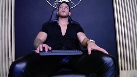 Snapshot of maxxxpowerful chatting on December 12, 3:21 am maxxxpowerful online show from December 12, 3:21 am