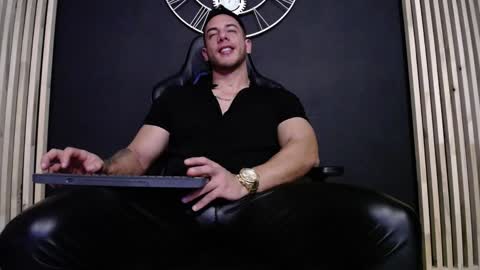 Snapshot of maxxxpowerful chatting on December 21, 2:19 am maxxxpowerful online show from December 21, 2:19 am