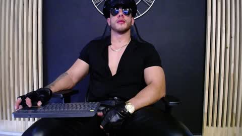 Snapshot of maxxxpowerful chatting on December 3, 4:00 pm maxxxpowerful online show from December 3, 4:00 pm