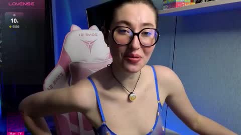 may_may_moon online show from March 28, 5:36 pm