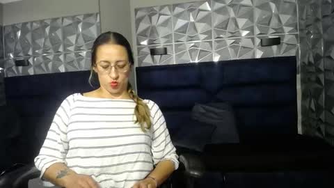 Maya online show from October 4, 1:42 pm