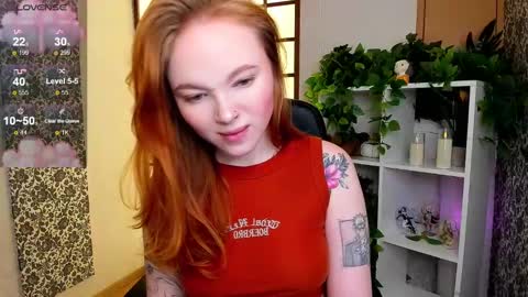 Snapshot of maya_light chatting on February 24, 1:57 am Maya online show from February 24, 1:57 am